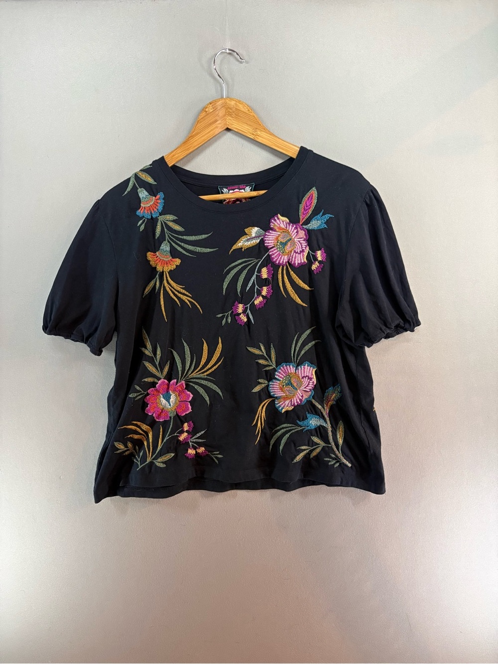 Johnny Was Women's Black Multicolor Floral Embroidered Crewneck Tee Size PL